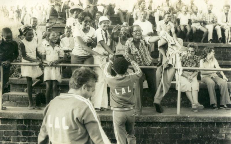 Imagen de un partido de fútbol en el que jubaba el equipo que entrenaba Antonio Medina (años 70)