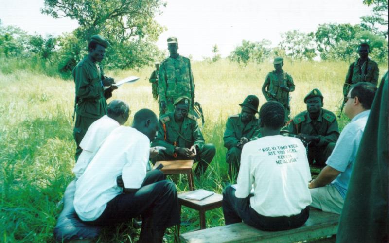 Reunión con miembros del Ejército de Resistencia del Señor en Uganda
